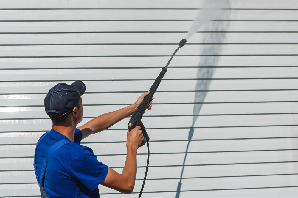 Essential Safety Precautions for Pressure Washing Siding